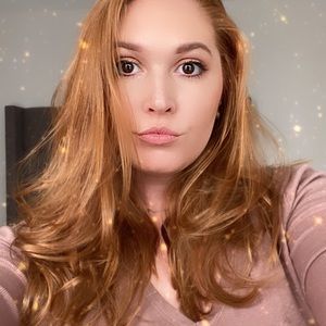 Meet your Posher, Caitlin